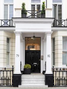 ロンドンにあるSomerset Court Kensington Apartmentsの白い家