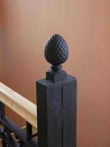 a statue of a golf ball on a black stand at Casa Rural del Aire Torrellas TarazonaMoncayo in Torrelles