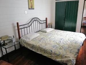 En eller flere senge i et værelse på Casa Leon Guesthouse