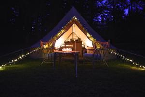 Mynd úr myndasafni af Glamping at Camping La Source í Saint-Pierre-dʼArgençon