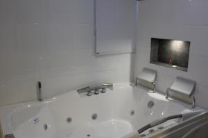 Koupelna v ubytování Hotel Bogota DC