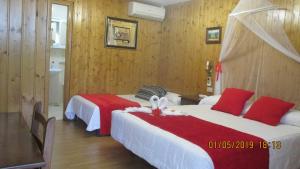Łóżko lub łóżka w pokoju w obiekcie Hotel Playa Samil Vigo