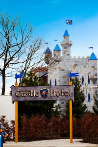 Ein Zertifikat, Auszeichnung, Logo oder anderes Dokument, das in der Unterkunft LEGOLAND Castle Hotel ausgestellt ist