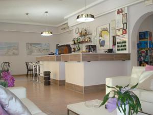 Lounge alebo bar v ubytovaní Hotel Amalfi