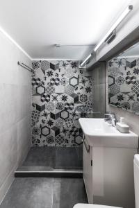 Ванная комната в Mavrogenous Luxury Apartments