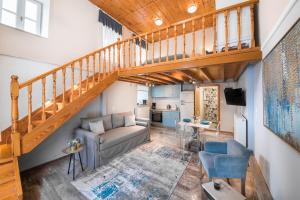 Гостиная зона в Mavrogenous Luxury Apartments
