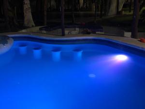 Bazén v ubytování Nichos Beach Villas nebo v jeho okolí