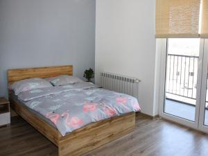 a bedroom with a bed with pink flamingos on it at Casa de Rosa in Zator