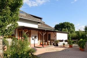 a house with a brick walkway in front of it at Hotel Kühns Mühle in Oestrich-Winkel