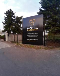 a sign for a molecular laboratory in front of a fence at Hotel Miodowy in Dzierżoniów