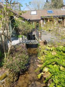 Taman di luar Ancien moulin de Vaux Chavanne