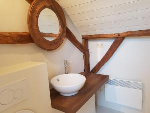 Bilik mandi di Ancien moulin de Vaux Chavanne