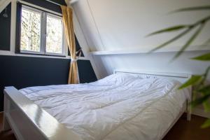 Un pat sau paturi într-o cameră la Bungalow 131