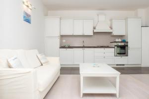A kitchen or kitchenette at Vieste Mon Amour Yourvacanza