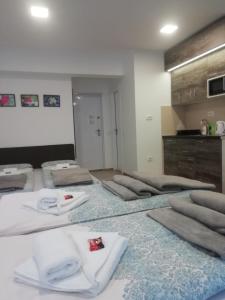 מיטה או מיטות בחדר ב-Apartman Centar 1