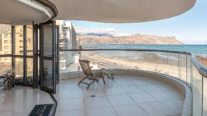 En balkong eller terrasse på Full OCEAN VIEW Seaside Luxury Spacious Suite XXXL