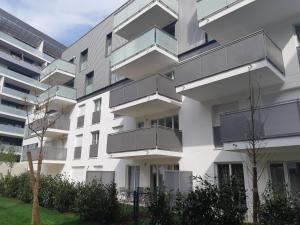 an apartment building with balconies on the side of it at Le Carré des oiseaux in Strasbourg