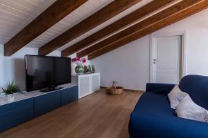 TV a/nebo společenská místnost v ubytování Villa 'Nduccia