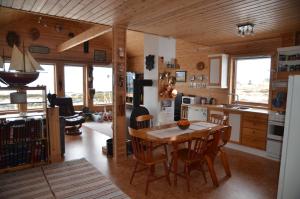 Gallery image of Aurora exotic cabin in Vannareid