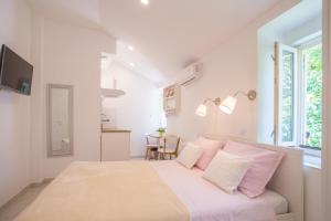 Postel nebo postele na pokoji v ubytování Apartment in Vis historic center - Mikula, Ljubica, Toma