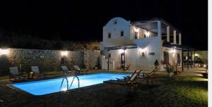 A piscina localizada em SERRAS ROOMS ou nos arredores