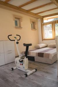 Gimnasio o instalaciones de fitness de Apartment Beganovic-Centar