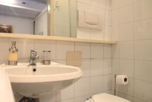 A bathroom at Basement Turati 3 -Consulates District Még 15 kép