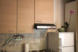 A kitchen or kitchenette at Basement Turati 3 -Consulates District