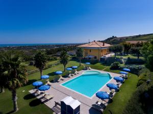 The swimming pool at or close to Il Giardino Sul Mare