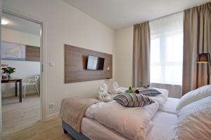 Posteľ alebo postele v izbe v ubytovaní Apartamenty Onyx SeaView by Rent like home