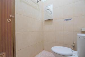 RedDoorz at Gatot Subroto Lampung的一间浴室