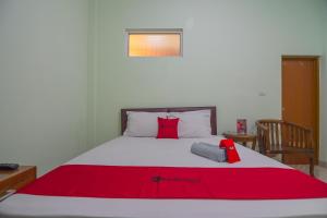 RedDoorz at Gatot Subroto Lampung客房内的一张或多张床位