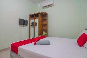 RedDoorz at Gatot Subroto Lampung客房内的一张或多张床位