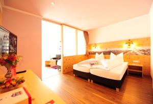 Letto o letti in una camera di Hotel Gasthof Zum Schwanen
