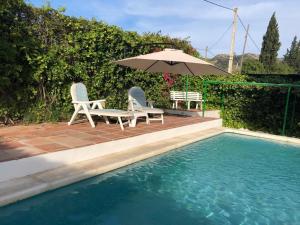 Piscina en o cerca de casa rural en la Costa del Sol