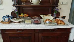 a counter top with bread and other foods on it at Hotel Sant'Agostino in Paola