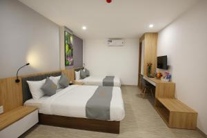 Tempat tidur dalam kamar di Davue Hotel by THG