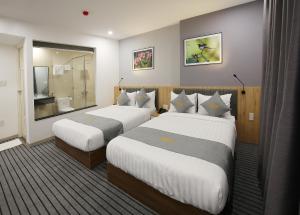 Tempat tidur dalam kamar di Davue Hotel by THG