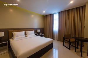Iloilo Gateway Hotel and Suites客房内的一张或多张床位