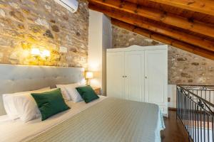 A bed or beds in a room at Phaedra Suites