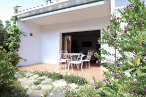 a patio of a house with a table and chairs at Casa Sant Amanç 6 pax con piscina comunitaria L15017 in Sant Feliu de Guíxols