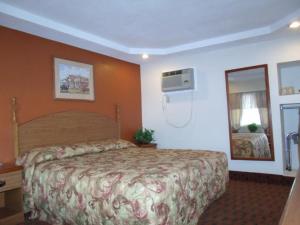 Ένα ή περισσότερα κρεβάτια σε δωμάτιο στο Woodlawn Hills Motel +13 φωτογραφίες