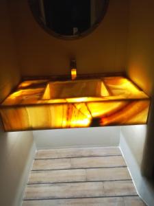 Posteľ alebo postele v izbe v ubytovaní Deck1Syros Premium Apartments
