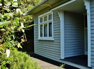 En have udenfor Clarence Cottage