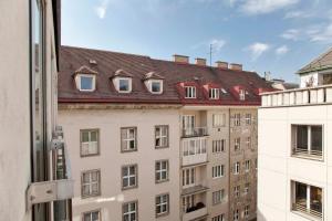 The building in which az apartmanhoteleket is located