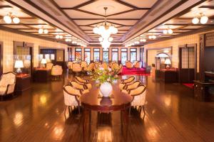 a hotel lobby with a table and chairs and a room at Kanazawa Hakuchoro Hotel Sanraku -Natural Hot Spring- in Kanazawa