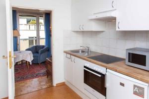 A kitchen or kitchenette at Pension Sacher - Apartments am Stephansplatz