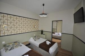 Un ou plusieurs lits dans un hébergement de l'établissement Hotel Cote Basque