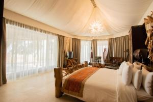 Postel nebo postele na pokoji v ubytování Telal Resort Al Ain