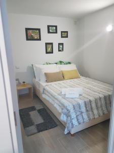 a bedroom with a bed with a white comforter at Vivenda da Eva in Arcos de Valdevez